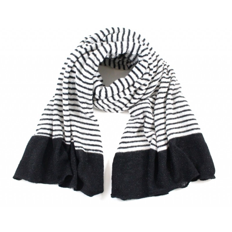 black and white knit scarf